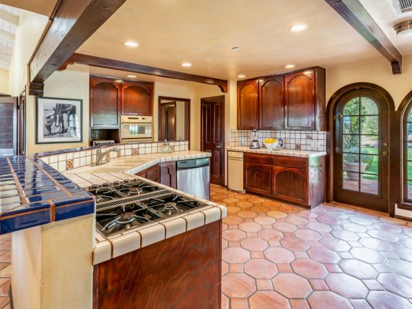 Santa Barbara County Home 998571