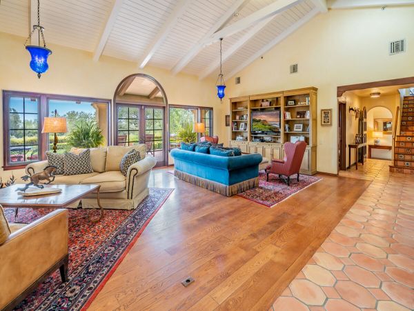 Santa Barbara County Home 998571