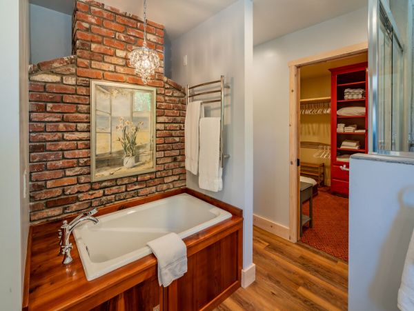 Santa Ynez Five Bedroom Home With Views & Spa Sleeps 10