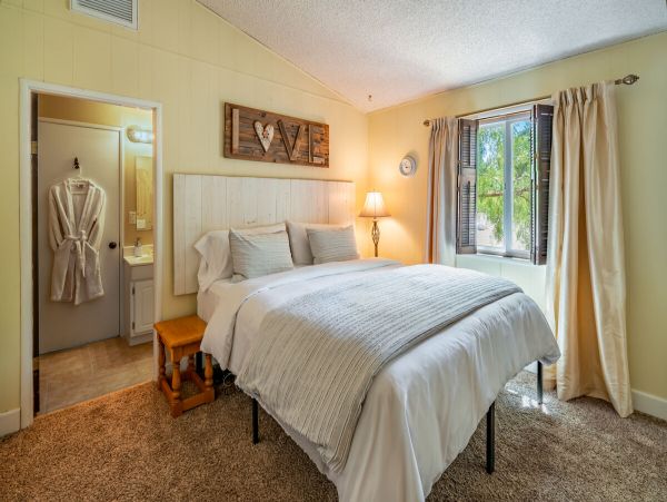 Santa Ynez Five Bedroom Home With Views & Spa Sleeps 10