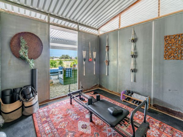 Santa Ynez Five Bedroom Home With Views & Spa Sleeps 10