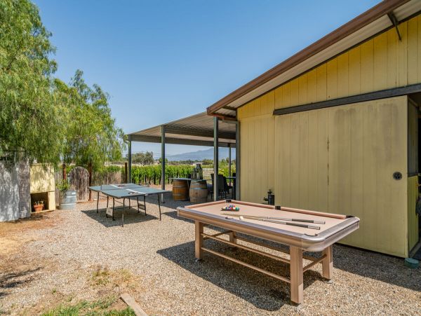 Santa Ynez Five Bedroom Home With Views & Spa Sleeps 10