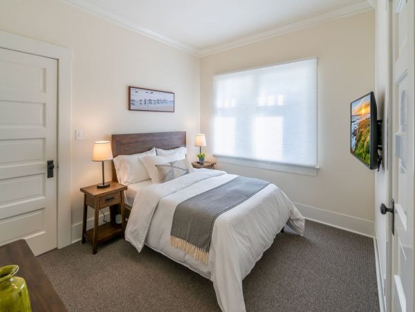 Santa Barbara Luxury 5 Bedroom Vacation Home