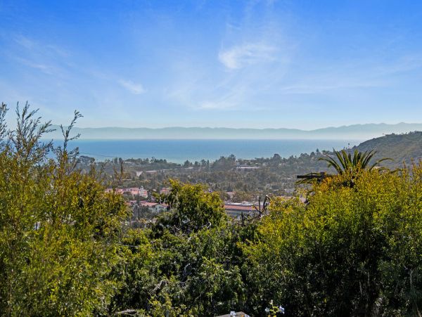 Santa Barbara 4 Bedroom Home with Ocean Views & Spa Sleeps 8