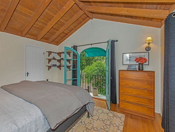 Santa Barbara 4 Bedroom Home with Ocean Views & Spa Sleeps 8
