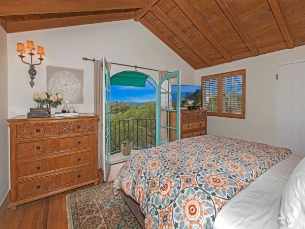 Santa Barbara 4 Bedroom Home with Ocean Views & Spa Sleeps 8