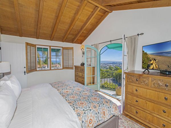 Santa Barbara 4 Bedroom Home with Ocean Views & Spa Sleeps 8
