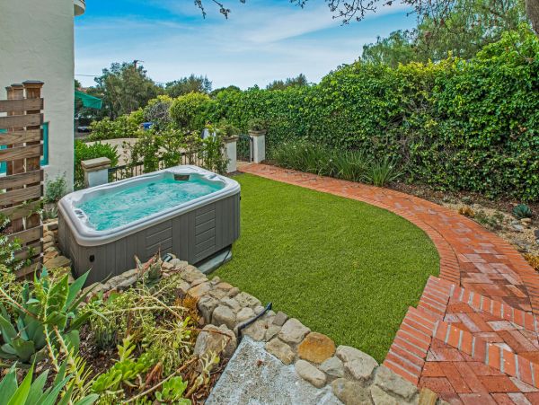 Santa Barbara 4 Bedroom Home with Ocean Views & Spa Sleeps 8