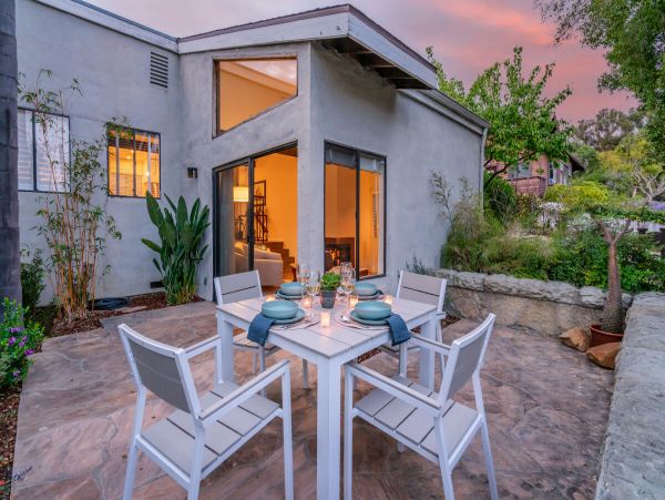 Gorgeous Vacation Home in Santa Barbara Sleeps 4 Guests