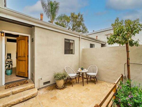 Gorgeous Vacation Home in Santa Barbara Sleeps 4 Guests