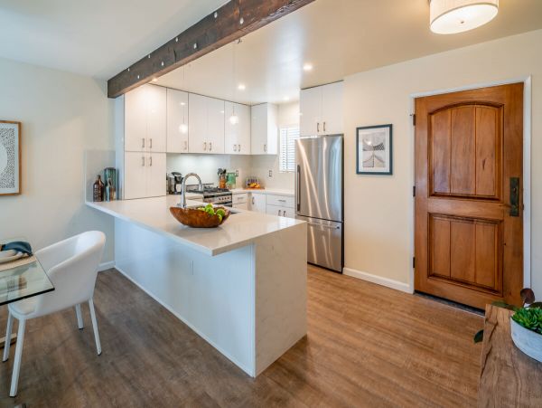 Gorgeous Vacation Home in Santa Barbara Sleeps 4 Guests