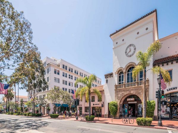 Gorgeous Vacation Home in Santa Barbara Sleeps 4 Guests