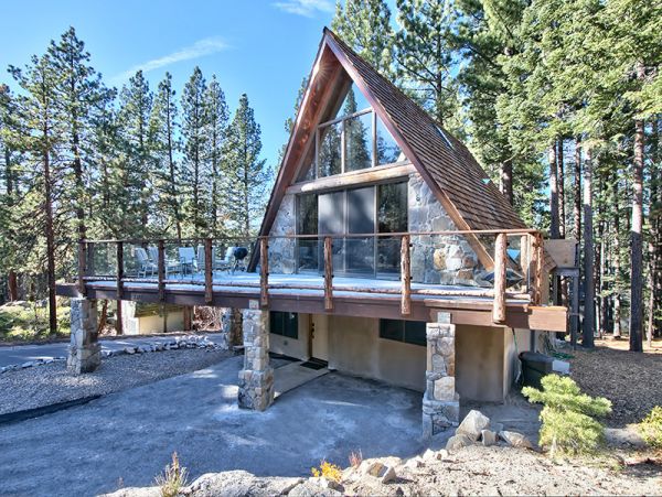 South Lake Tahoe Charming Four Bedroom Home with Lake View