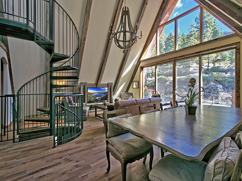 South Lake Tahoe Charming Four Bedroom Home with Lake View