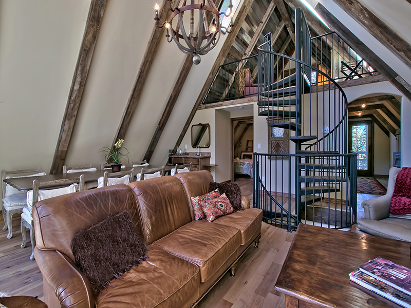 South Lake Tahoe Charming Four Bedroom Home with Lake View