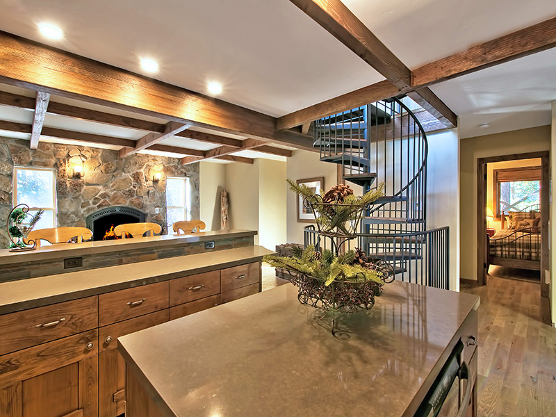 South Lake Tahoe Charming Four Bedroom Home with Lake View