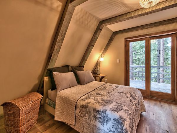 South Lake Tahoe Charming Four Bedroom Home with Lake View