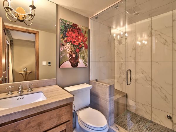 South Lake Tahoe Charming Four Bedroom Home with Lake View