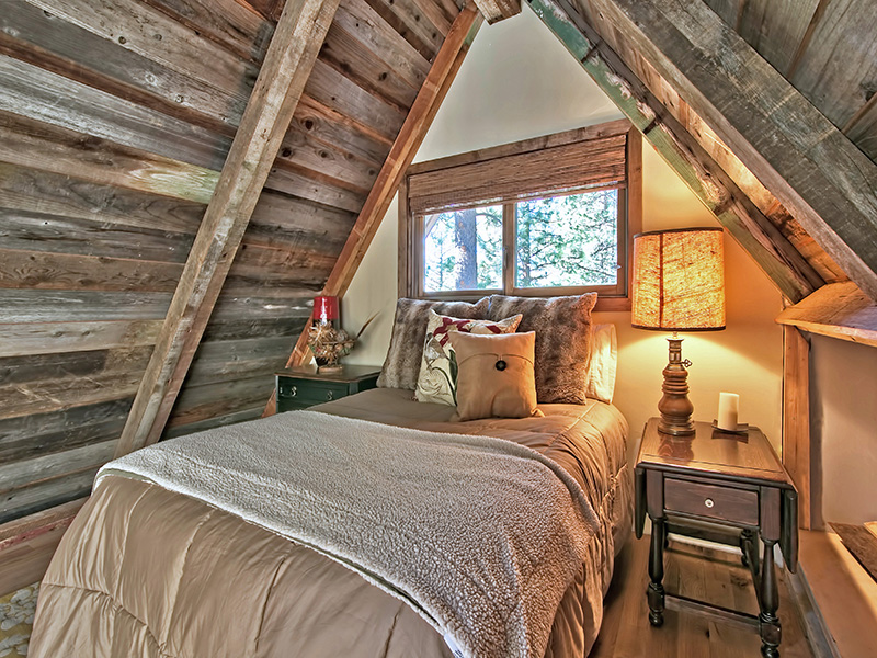 South Lake Tahoe Charming Four Bedroom Home with Lake View
