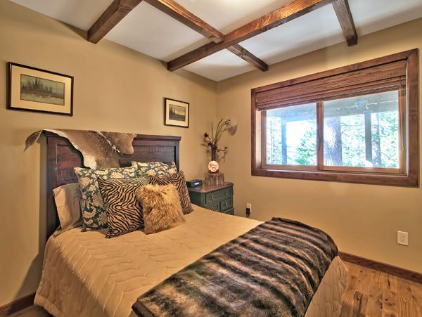 South Lake Tahoe Charming Four Bedroom Home with Lake View