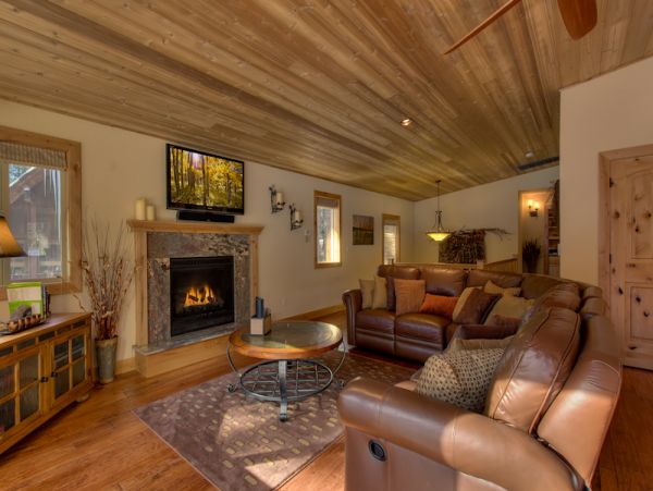 Beautiful Upscale Luxury Cabin with Hot Tub in Lake Tahoe