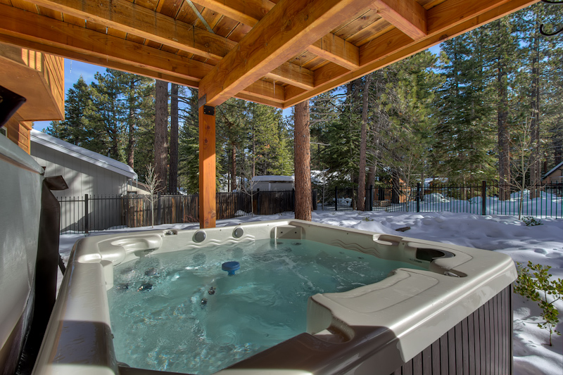 Beautiful Upscale Luxury Cabin with Hot Tub in Lake Tahoe