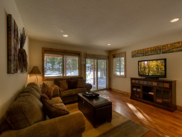 Beautiful Upscale Luxury Cabin with Hot Tub in Lake Tahoe