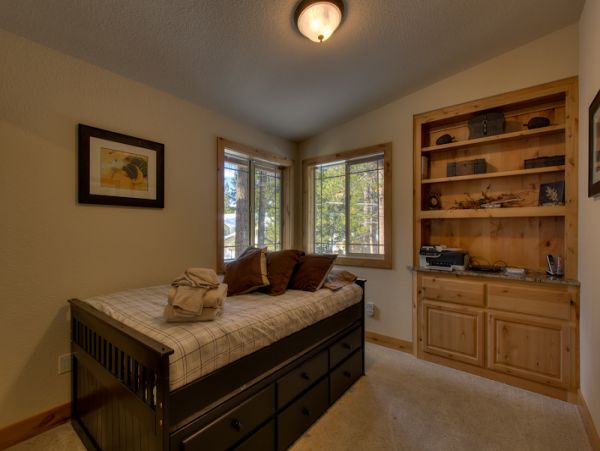 Beautiful Upscale Luxury Cabin with Hot Tub in Lake Tahoe