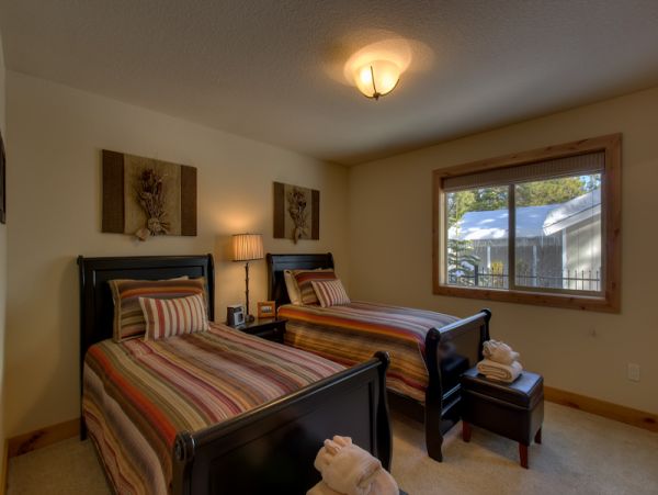 Beautiful Upscale Luxury Cabin with Hot Tub in Lake Tahoe