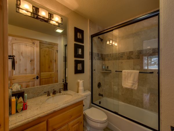 Beautiful Upscale Luxury Cabin with Hot Tub in Lake Tahoe