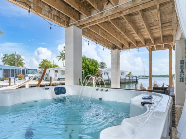 Stunning Vacation Home in Marathon with Boat Dock