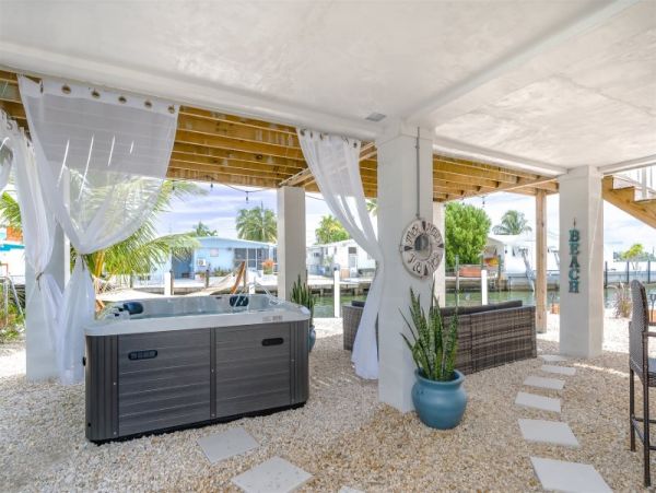 Stunning Vacation Home in Marathon with Boat Dock