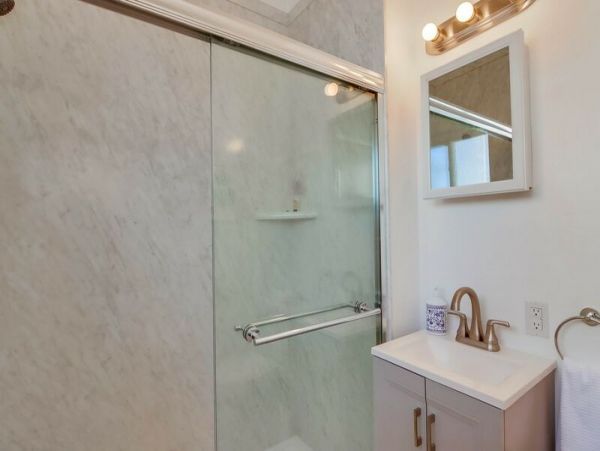 Mission Beach Vacation Rental - Mission Bay Waterfront Condo with Deck