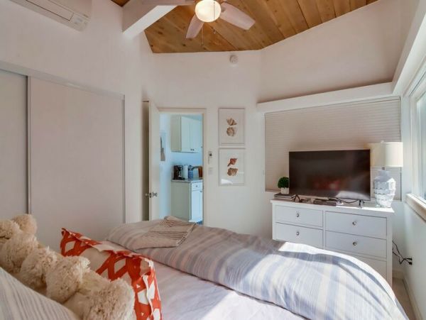 Mission Beach Vacation Rental - Mission Bay Waterfront Condo with Deck