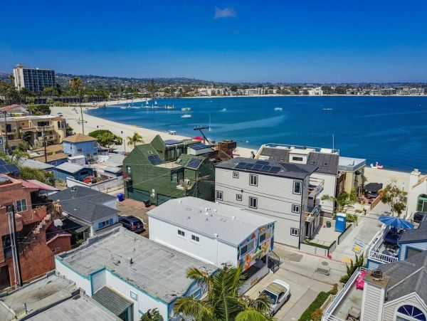 Mission Beach Vacation Rental North Mission Beach Multi-Unit Home