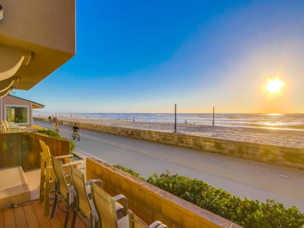 Beachfront Two Luxurious Townhouses in Mission Beach