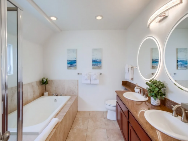 Beachfront Two Luxurious Townhouses in Mission Beach