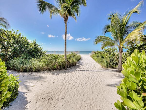 Fort Myers Beachside Luxury Pool Villa 5 Bedrooms Sleeps 10