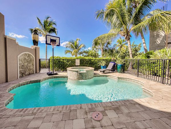 Fort Myers Beachside Luxury Pool Villa 5 Bedrooms Sleeps 10