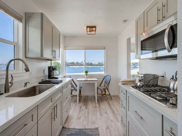 Bayfront Charming Vacation Rental in Mission Beach Sleeps 6