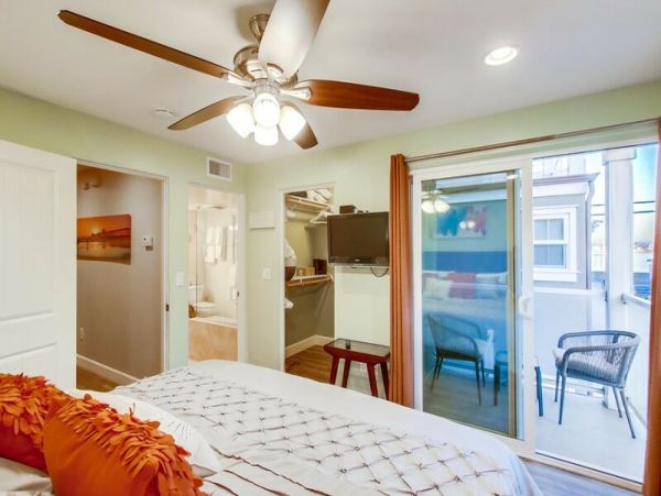 San Diego 3 Bedroom Vacation Home Steps to Bay & Ocean