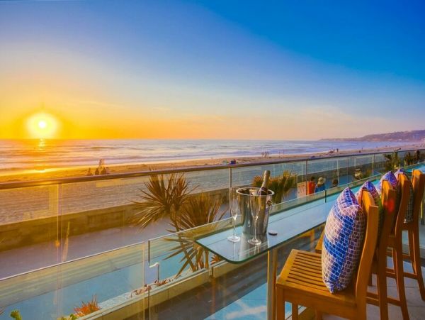 Beachfront Vacation Rental with 8 Bedrooms & Amazing Views