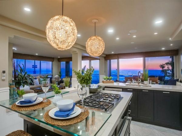 Beachfront Vacation Rental with 8 Bedrooms & Amazing Views