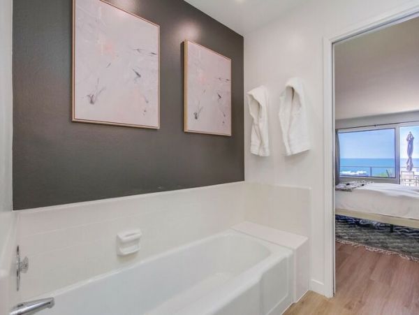 San Diego Beach Communities North Home 998738