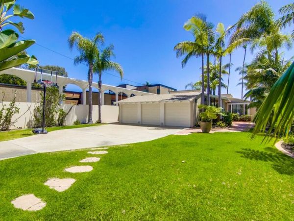 Waterfront Estate with 5 Bedrooms Sleeps 15 Guests