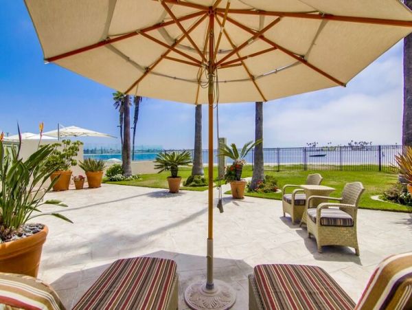 Waterfront Estate with 5 Bedrooms Sleeps 15 Guests
