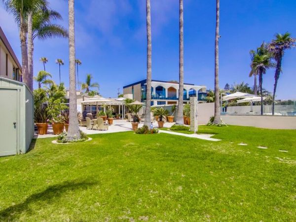 Waterfront Estate with 5 Bedrooms Sleeps 15 Guests