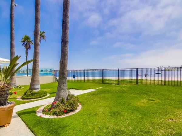 Waterfront Estate with 5 Bedrooms Sleeps 15 Guests