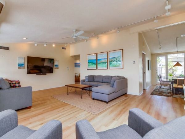 Waterfront Estate with 5 Bedrooms Sleeps 15 Guests