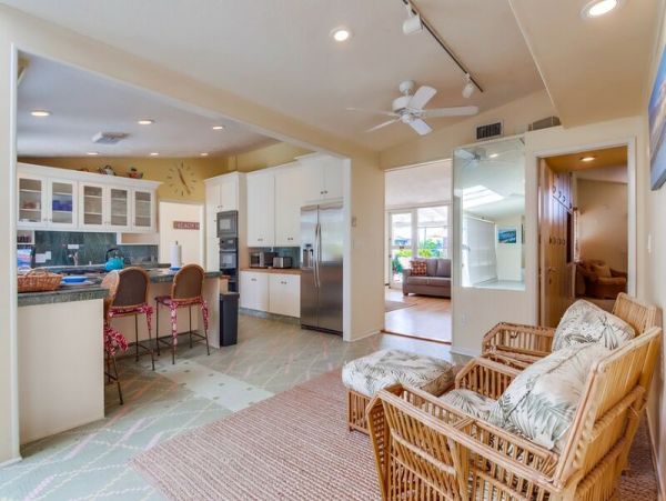 Waterfront Estate with 5 Bedrooms Sleeps 15 Guests